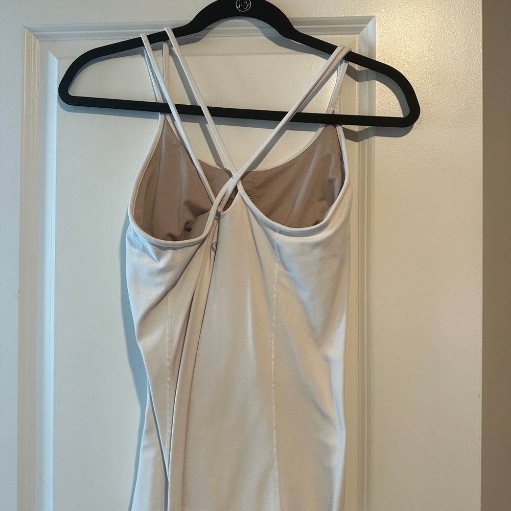 white lululemon tank